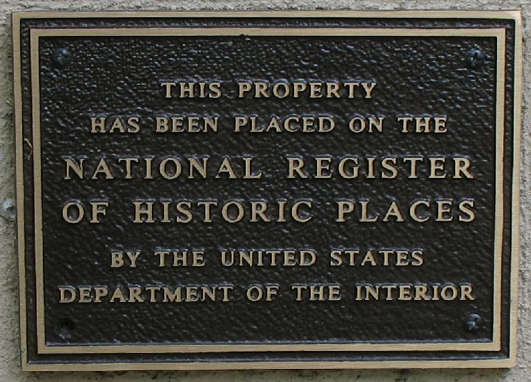Bronze plaque: "This property is on the National Register of Historic Places, marking a legacy of Modernism by the US Department of the Interior.